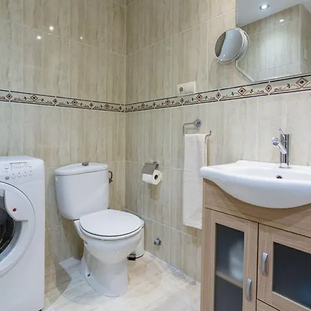 Apartment Centre *